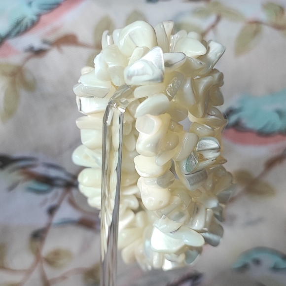 Vintage Stretch Bracelet Creamy Heavy Shell Well Made - Picture 5 of 10